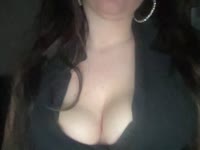 Ik ben een leuke spontane vrouw van 29 jaar oud. Ik heb lang blond / inmiddels bruin haar (over de schouders), blauwe ogen, Niet slank, niet dik ertussen in dus. Ik  heb een cup D en ik kom uit Utrecht waar ik vlakbij het centrum woon. Verder ben ik al een ruime tijd single.  Ik ben op zoek naar een beetje leuke spanning en avontuur. Heb je verder nog vragen, dan kan je altijd een berichtje sturen, dat zou ik leuk vinden. Xxx