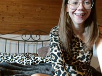 hey , ik ben een leuke belgische meid die graag camt en geile praat doe en fotos stuur wat mij graag opwind is geile praat en lekker veel foto