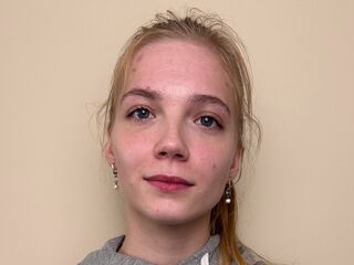 hot webcamslut CarmanChapmon