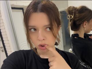 cam girl playing with sextoy DevonaChurchey