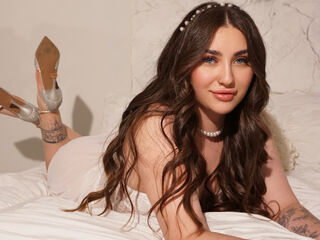 naughty cam girl fingering shaved pussy KeiraHarts