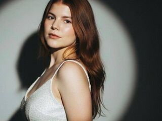 naked camgirl masturbating with dildo OliviaaRothwel