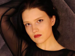 naughty cam girl fingering shaved pussy RowenBenson