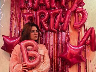 camslut fingering shaved pussy AdinaBoas