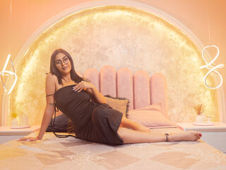 chat room AishaCarpenter