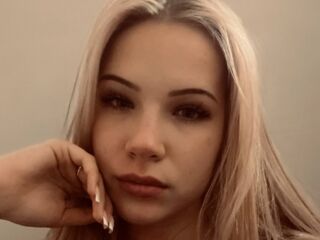 cam girl playing with dildo AletaKunde