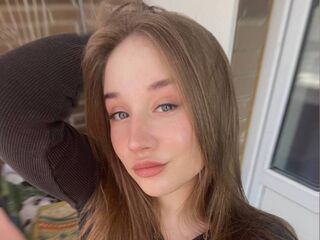 masturbating camgirl AliceTrenton