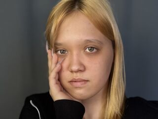 hot cam girl fingering shaved pussy AlleenWelke