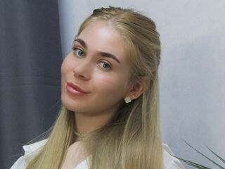 cam girl playing with vibrator BarbaraJeff