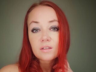 naked girl with webcam masturbating with sextoy BarbieMuscle