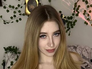 camgirl showing tits BellaBrosk