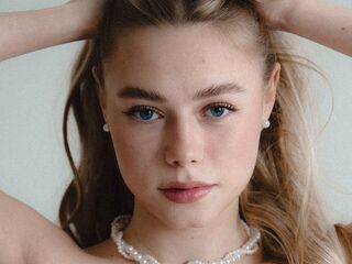 closeup webcam BrittaniBrogren