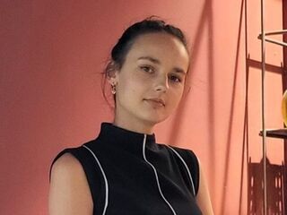 nude cam photo CherlynAltice