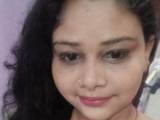 camwhore masturbating with vibrator CurvySoniya