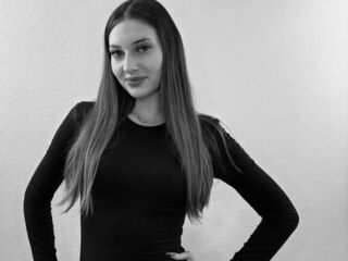 topless webcamgirl DaynaNicholls