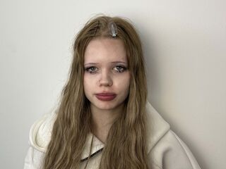 cam girl playing with dildo DorindaHeyden