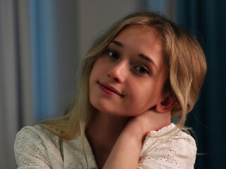 free nude live show DorisCounsell