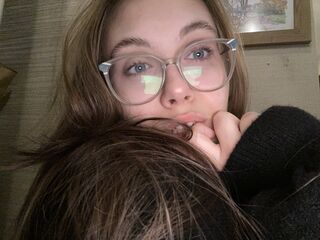 sexy webcamgirl EmilyLoven
