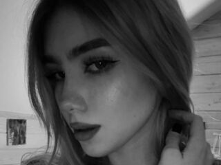 hot naked camgirl EmmaBlond