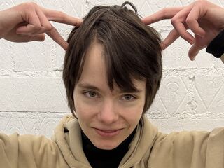 girl shaving pussy GermaineBininger