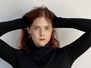 naked girl with webcam masturbating with vibrator IdaBerenger