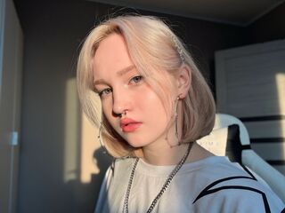 naked camgirl masturbating IleneDrones