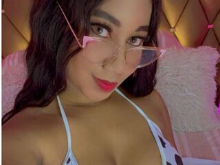 cam girl masturbating with sextoy JannaYhowns