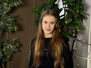 cam girl playing with vibrator JeanetteKama