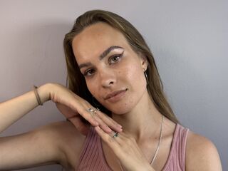 live webcam performer JerilynMominee