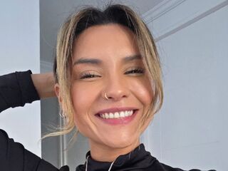 camwhore masturbating with sextoy JuliettaDiaz