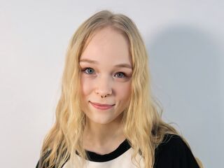 masturbating KamiMellema