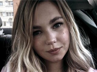 cam girl masturbating with sextoy KandyWeiss