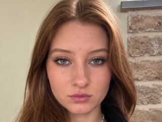 naked webcam girl LaraVey