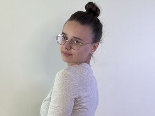free live chatroom LarraineKaber