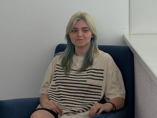 free web cam chat LauriMagnie