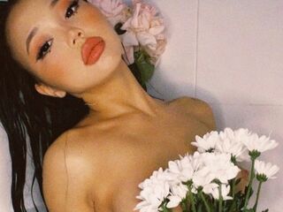 sexy webcam girl LeonaBellmont