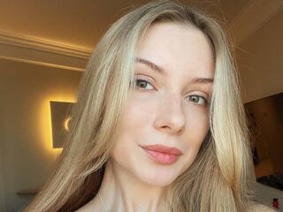 cam girl masturbating with vibrator LucieStupak