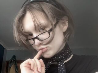 hot cam girl fingering shaved pussy MalvinaGreif
