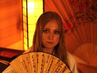 mastubating web cam girl MandiKressierer