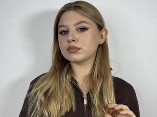 live chatroom MercedesVaught