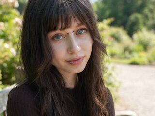 camgirl masturbating with sextoy NadeneBarios