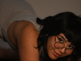 cam girl playing with dildo NoemieBlanche