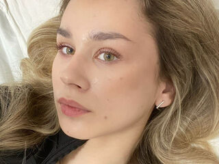 camgirl live RoxanePoire
