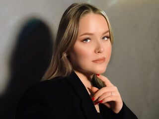 nude webcamgirl SallySavage