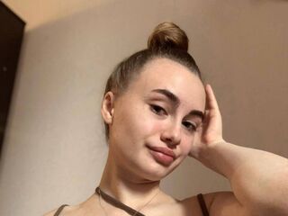 naked girl with webcam masturbating with vibrator SofiyaWite