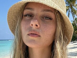 cam girl playing with dildo StefaniBrowyn
