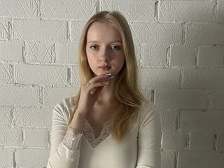 girl fingering shaved pussy TiaraHaberkamp