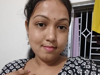 cam girl playing with sextoy TrishaSaha