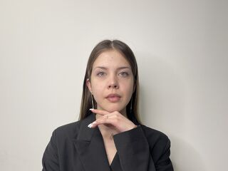 hot cam girl fingering shaved pussy VictorinaKiecker