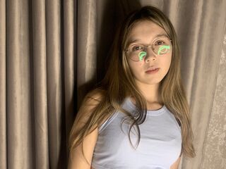 naughty camgirl masturbating WandaCatts